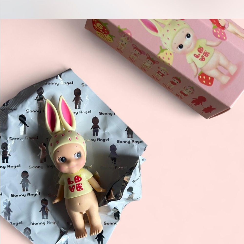 Sonny Angel Strawberry Love Series White Chocolate Bunny